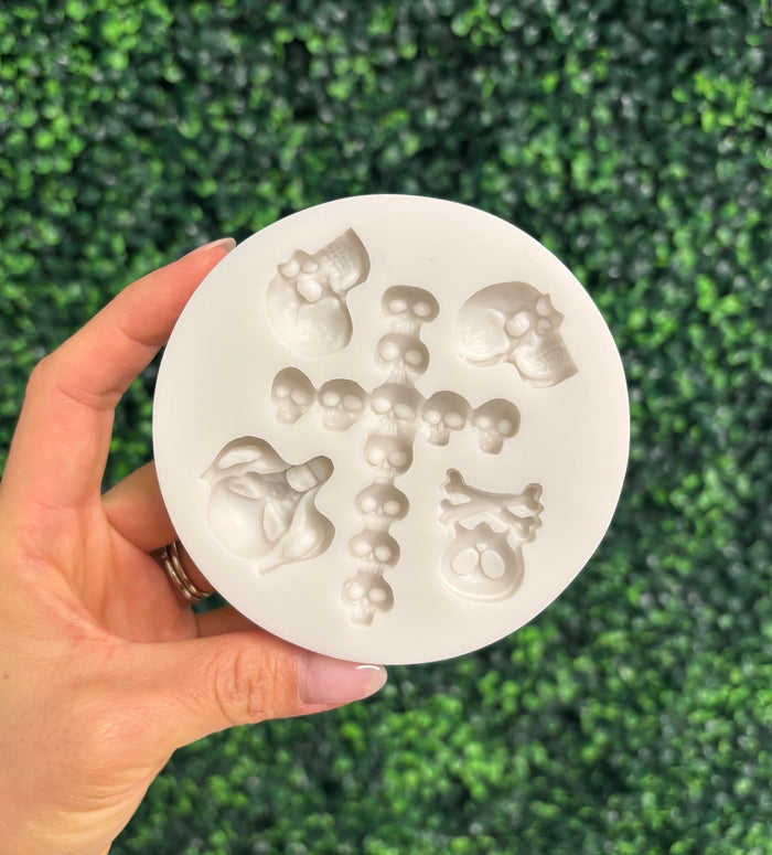 4 Skulls and Skull Cross