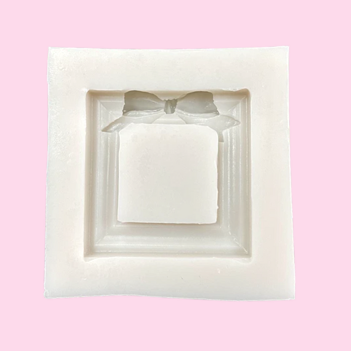 Present Frame Mold